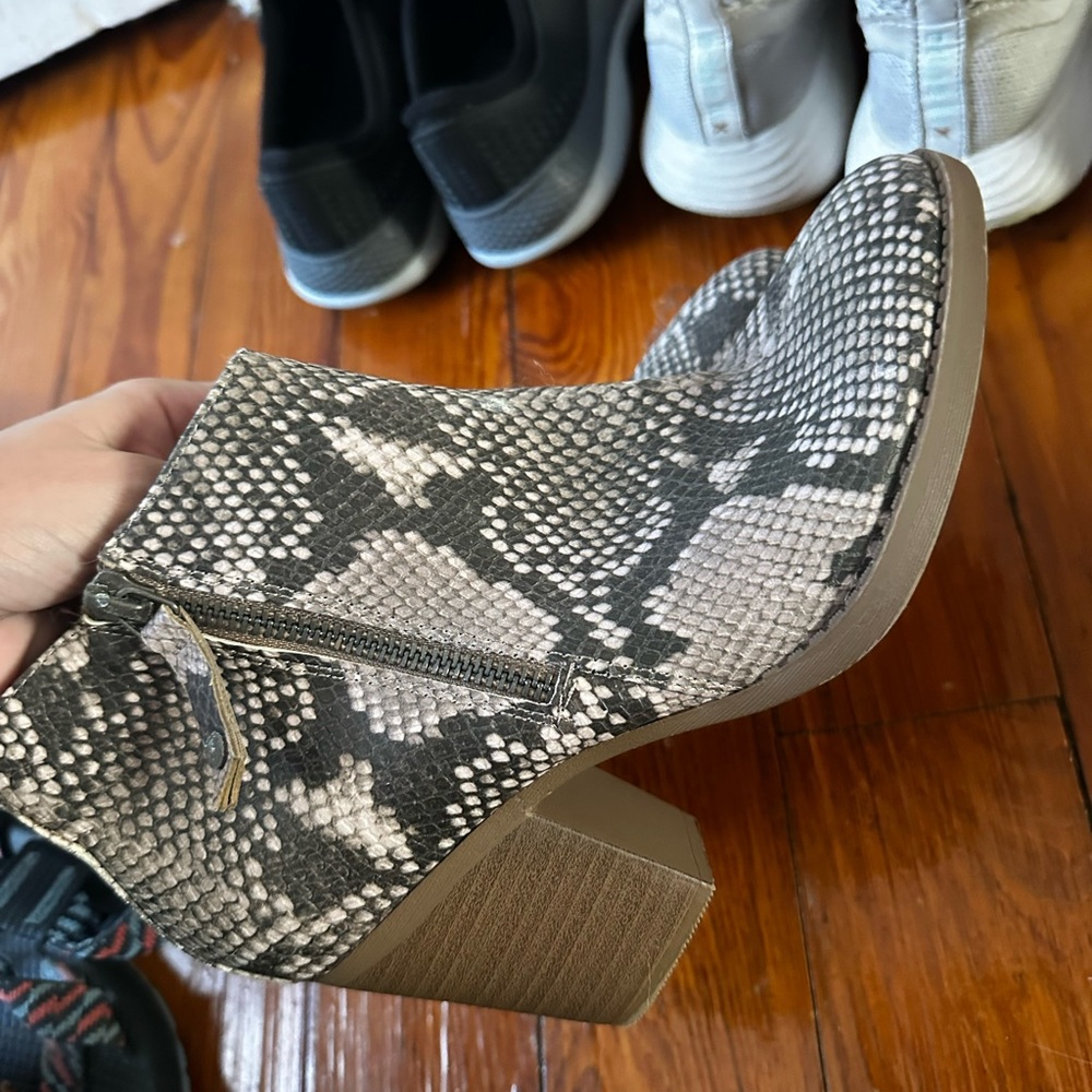 Snakeskin Ankle Boots universal thread size 6.5! new!